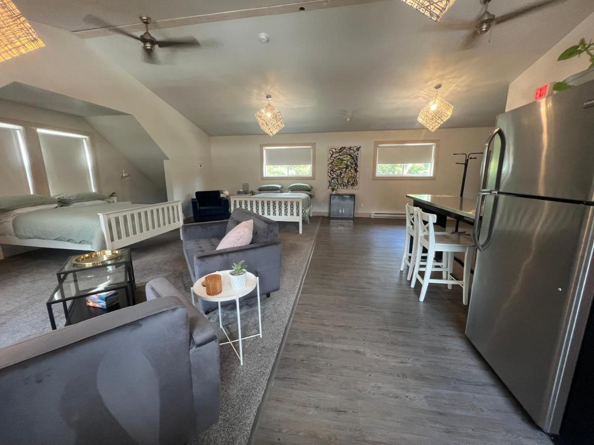 Fieldstone Guesthouse Clearwater Exterior photo